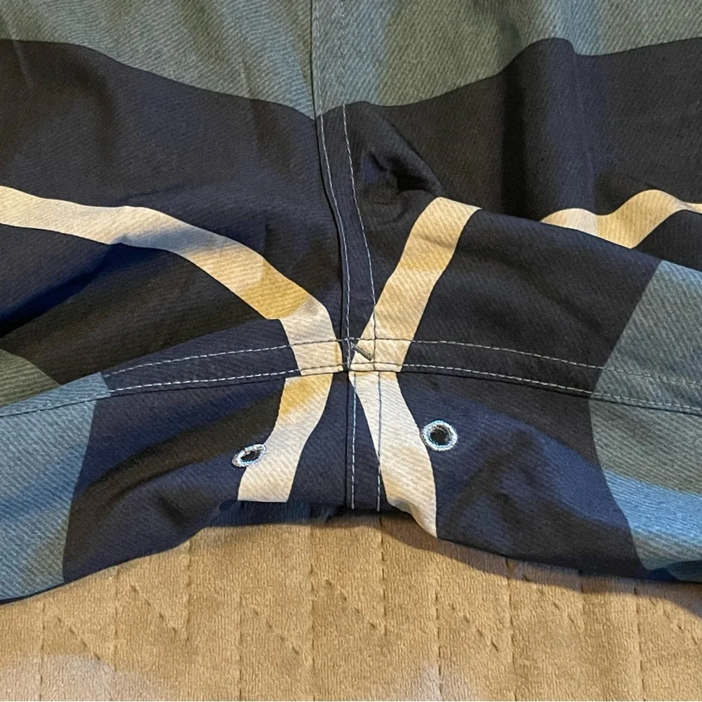 Oakley shorts mens size 30‎ EUC blue/white